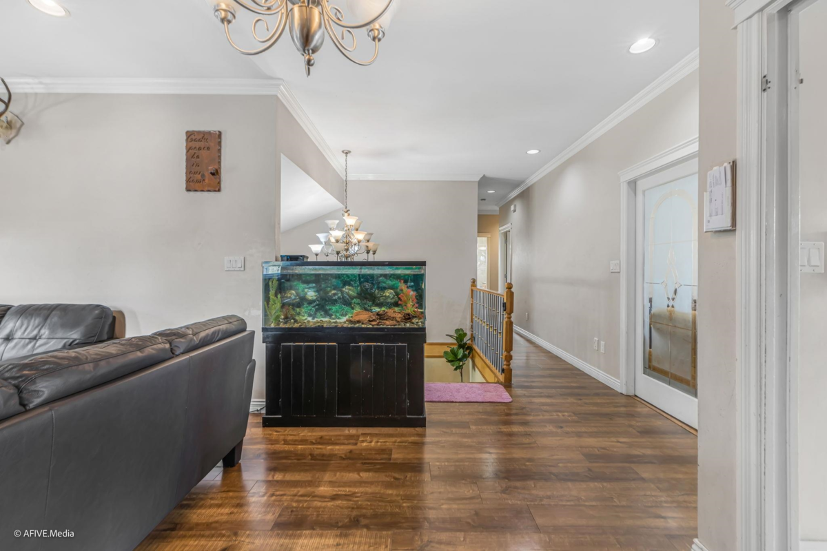 Kitchen Island Photo of 9833 128 Street, Surrey, BC