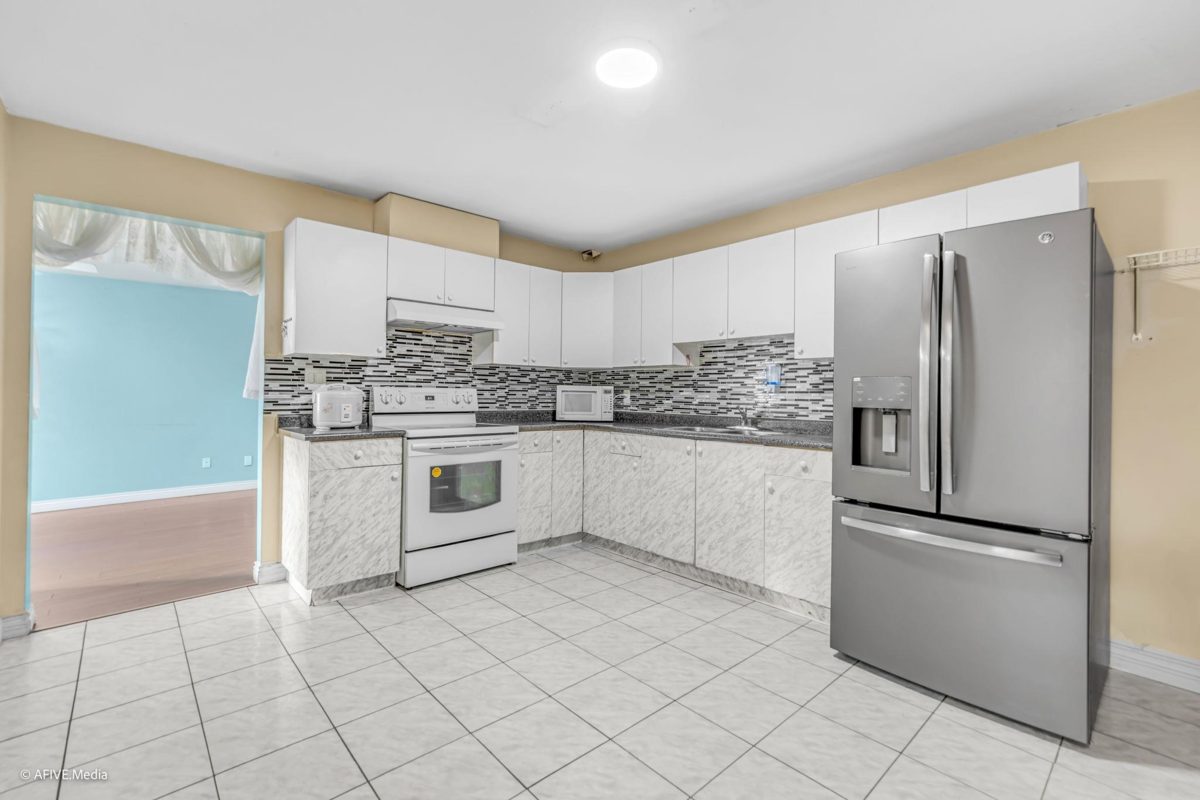 Staircase Photo of 9833 128 Street, Surrey, BC