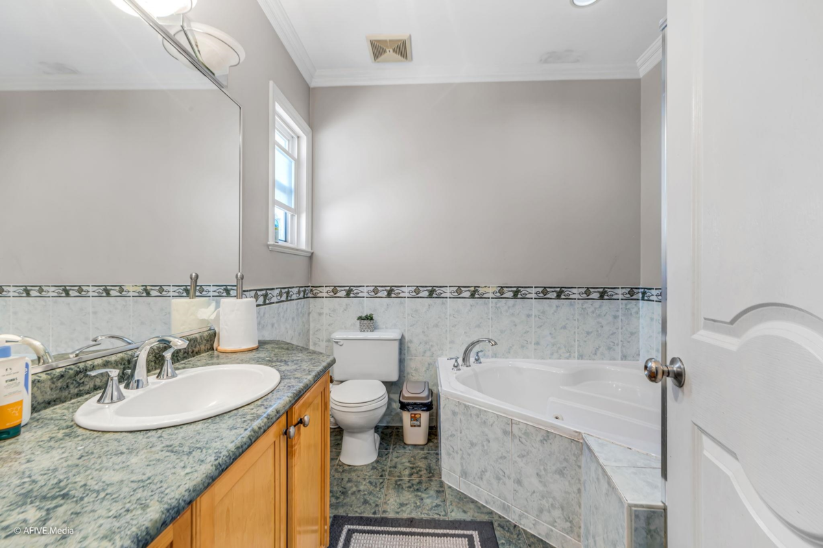 Walk-In Closet Photo of 9833 128 Street, Surrey, BC