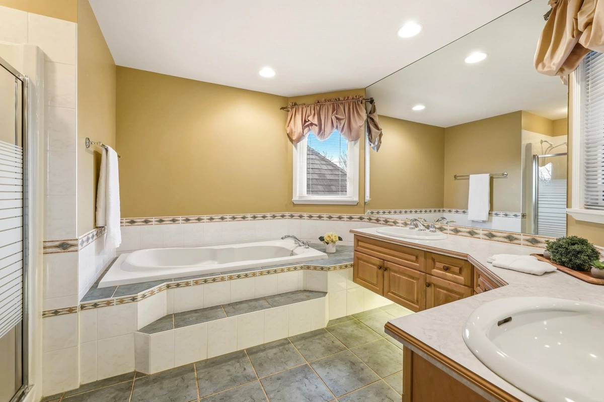 Entry Foyer Photo of 3528 Canterbury Drive, Surrey, BC