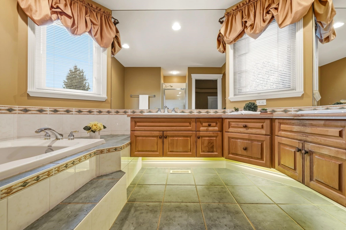 Garage Interior Photo of 3528 Canterbury Drive, Surrey, BC