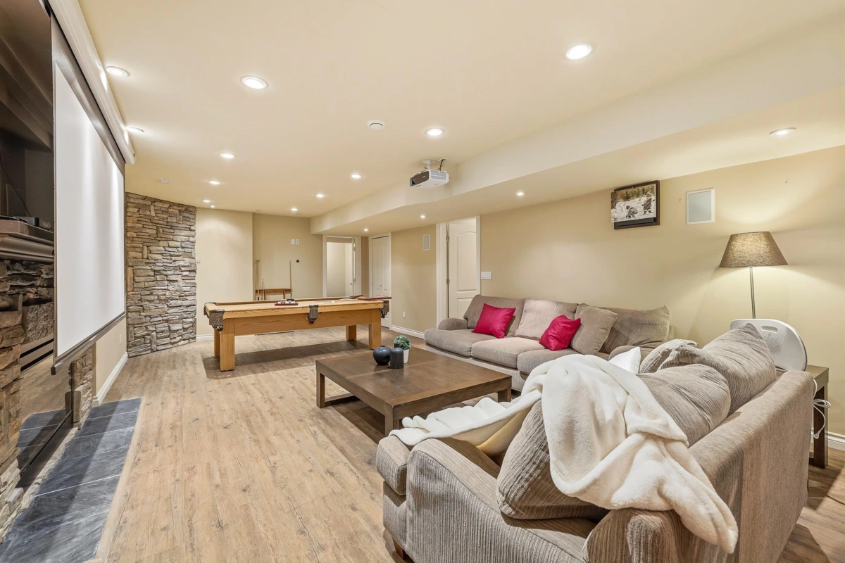 Swimming Pool Photo of 3528 Canterbury Drive, Surrey, BC