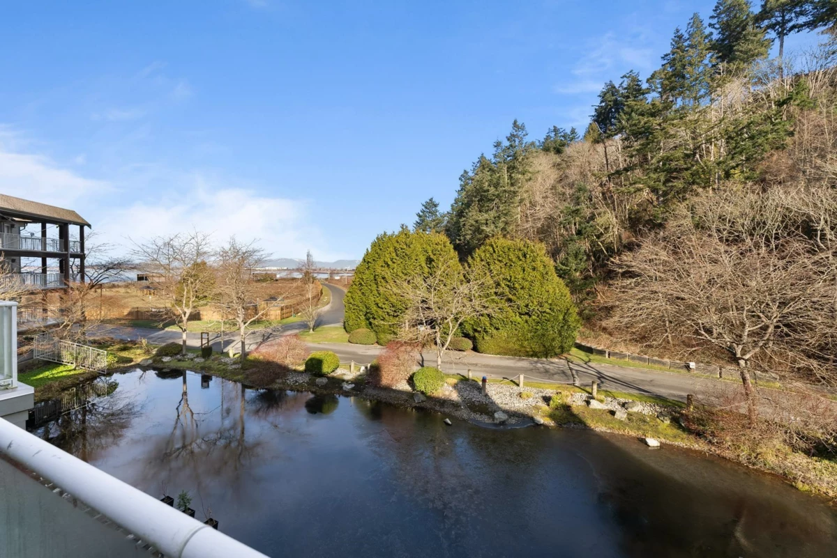 Backyard Photo of 320 1120 Tsatsu Shores Drive, Tsawwassen, BC