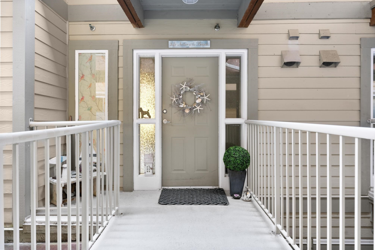 Breakfast Nook Photo of 320 1120 Tsatsu Shores Drive, Tsawwassen, BC