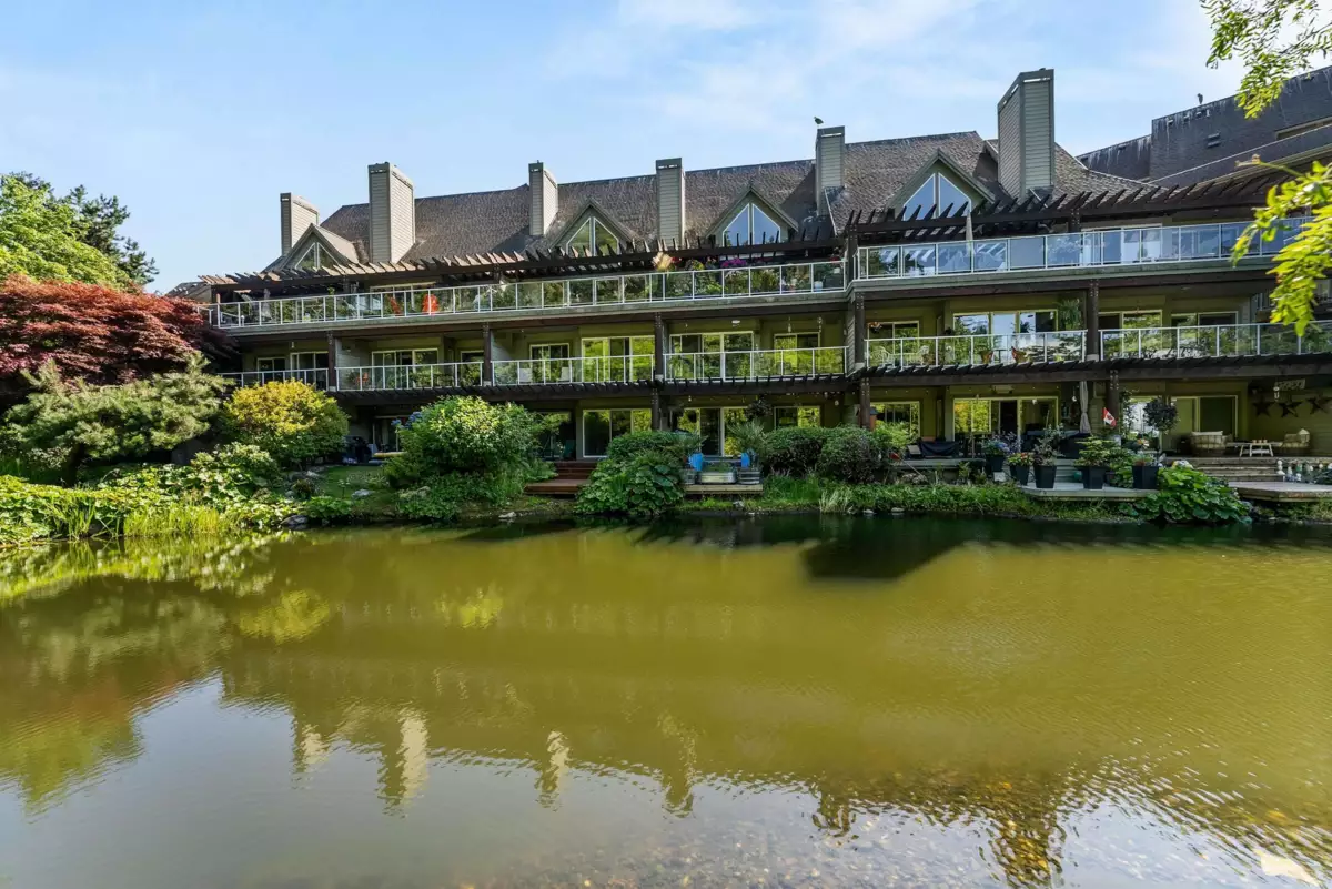 Dining Area Photo of 320 1120 Tsatsu Shores Drive, Tsawwassen, BC