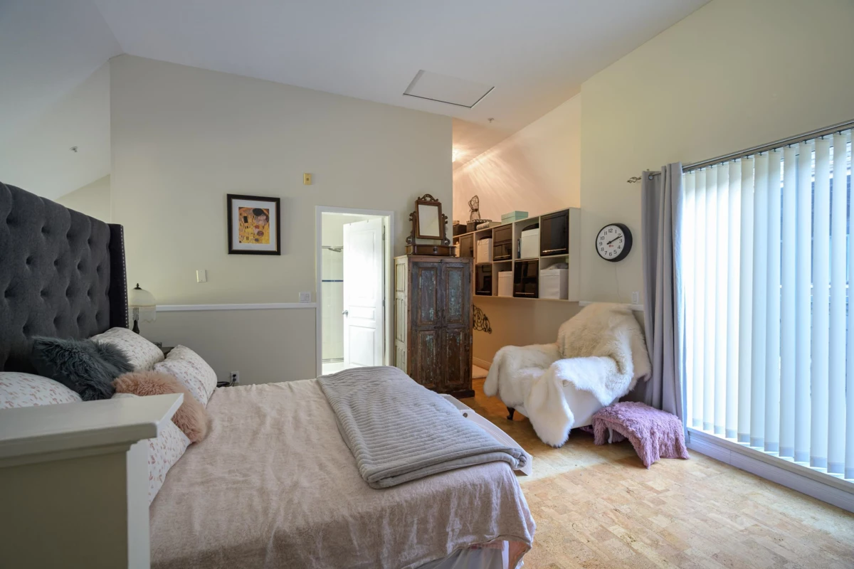 Entry Foyer Photo of 320 1120 Tsatsu Shores Drive, Tsawwassen, BC