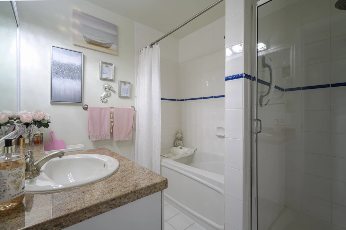 Hallway Photo of 320 1120 Tsatsu Shores Drive, Tsawwassen, BC