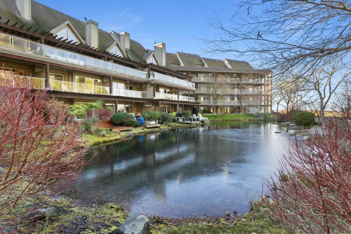 Kitchen Photo of 320 1120 Tsatsu Shores Drive, Tsawwassen, BC