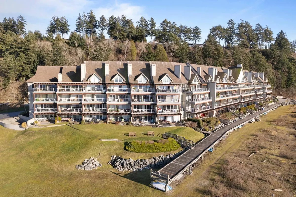 Living Room Photo of 320 1120 Tsatsu Shores Drive, Tsawwassen, BC