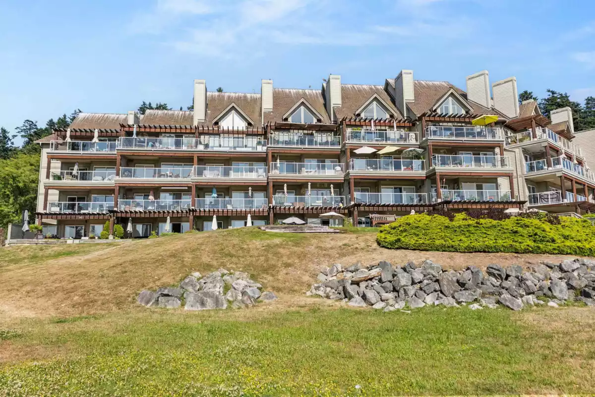 Outdoor Kitchen Photo of 320 1120 Tsatsu Shores Drive, Tsawwassen, BC