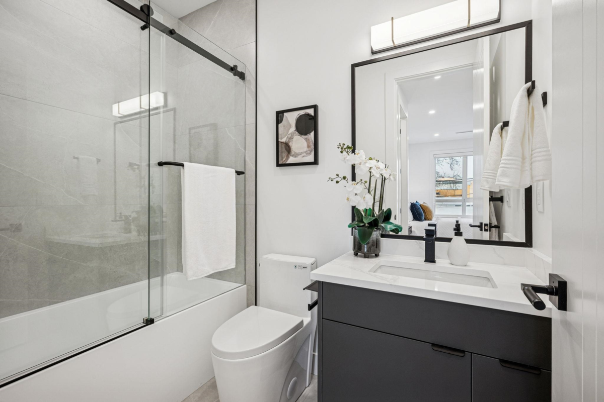 Entry Foyer Photo of 2 6362 Curtis Street, Burnaby, BC