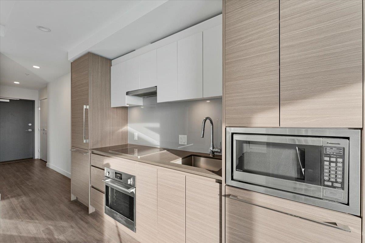 Family Room Photo of 1212 13615 Fraser Highway, Surrey, BC