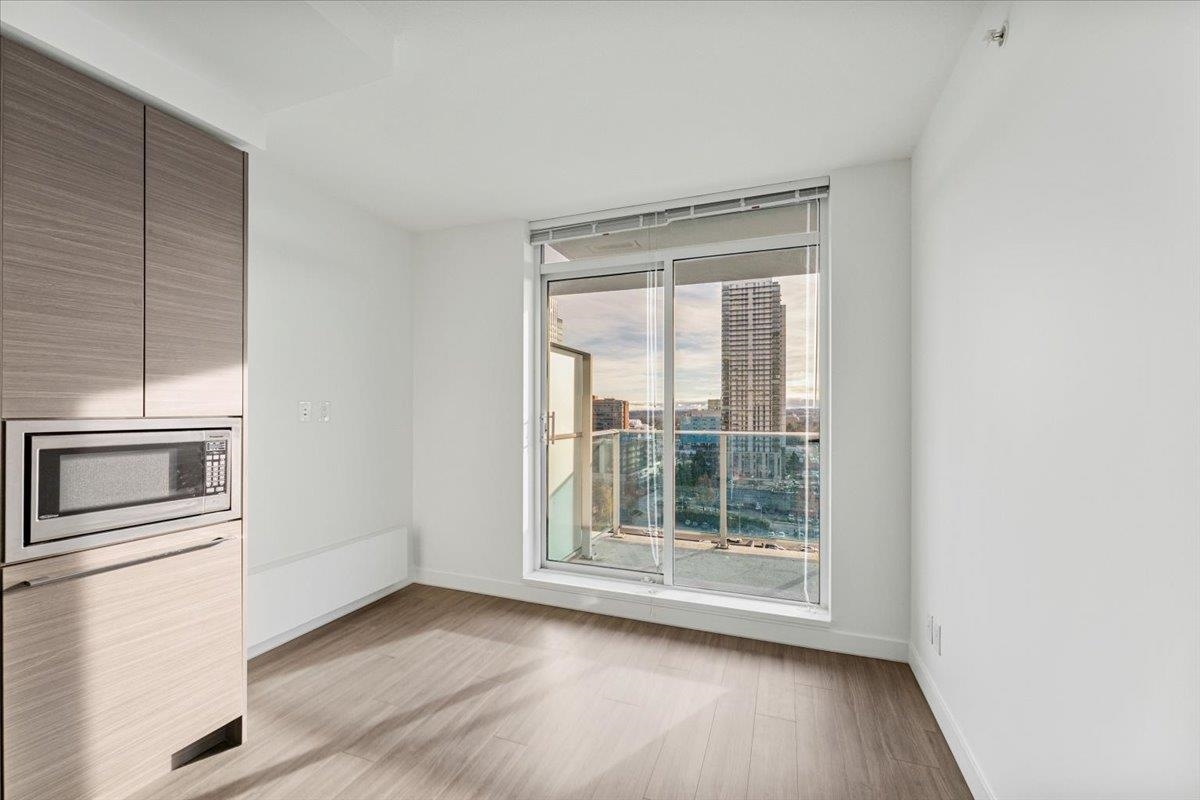 Kitchen Photo of 1212 13615 Fraser Highway, Surrey, BC