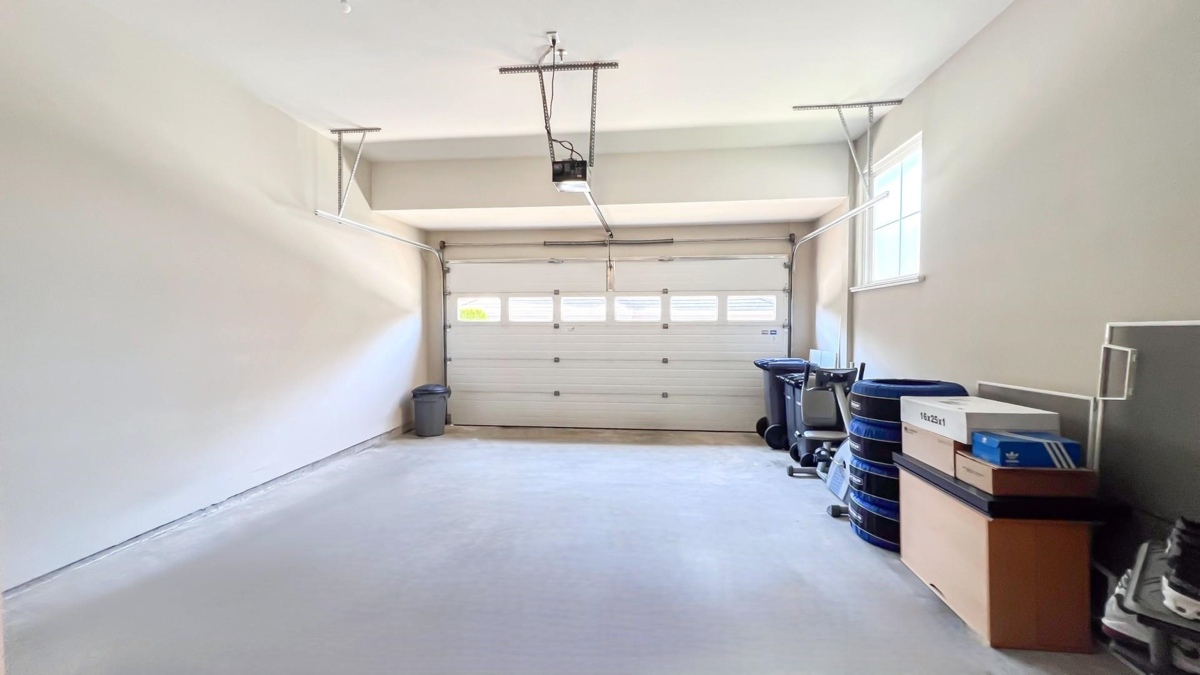 Hallway Photo of 86 678 Citadel Drive, Port Coquitlam, BC