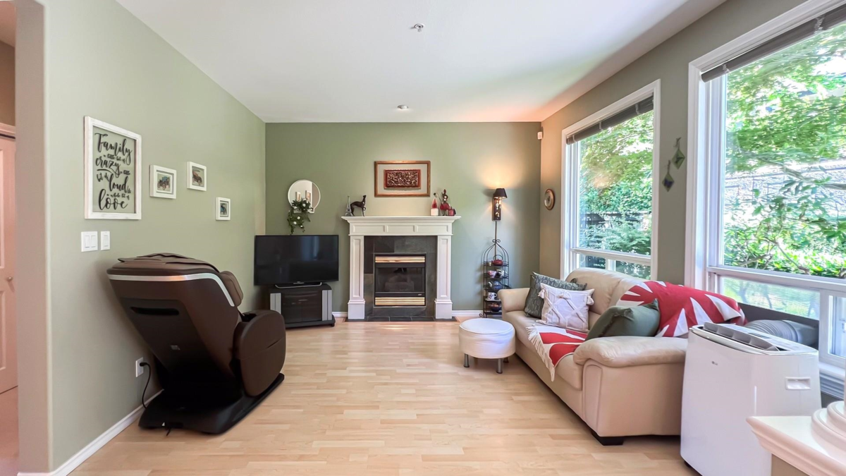 Kitchen Island Photo of 86 678 Citadel Drive, Port Coquitlam, BC