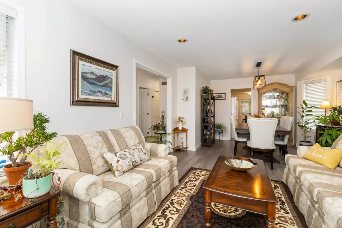 Living Room Photo of 3273 Deertrail Drive, Abbotsford, BC