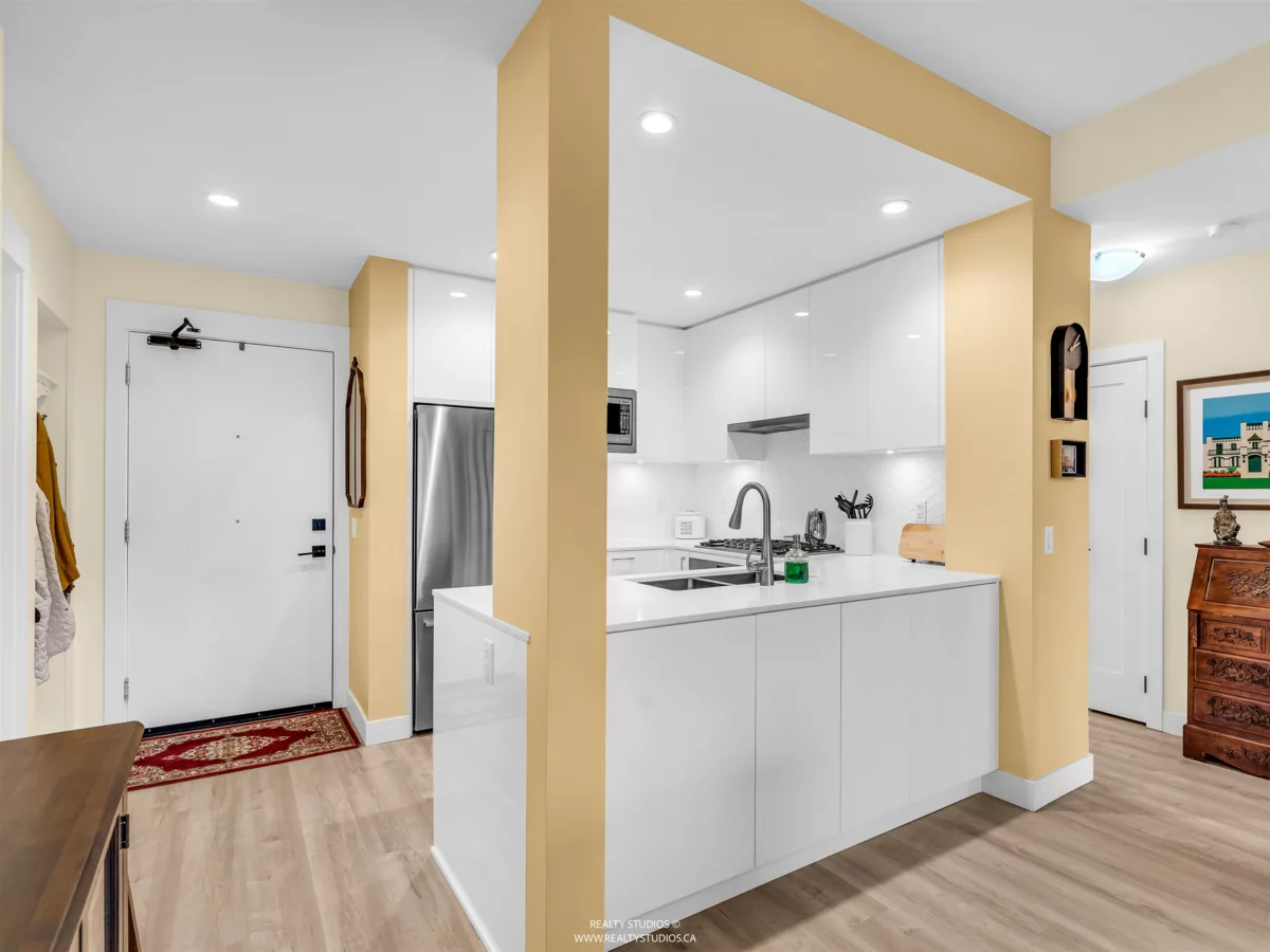 Entry Foyer Photo of 206 715 W 15th Street, North Vancouver, BC