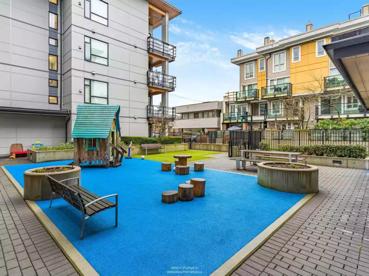 Outdoor Kitchen Photo of 206 715 W 15th Street, North Vancouver, BC