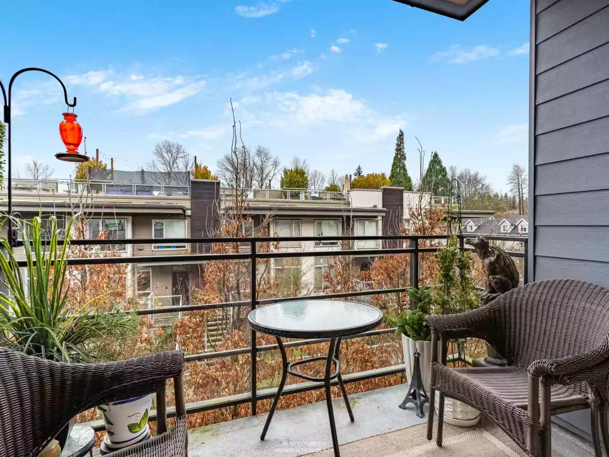 Swimming Pool Photo of 206 715 W 15th Street, North Vancouver, BC