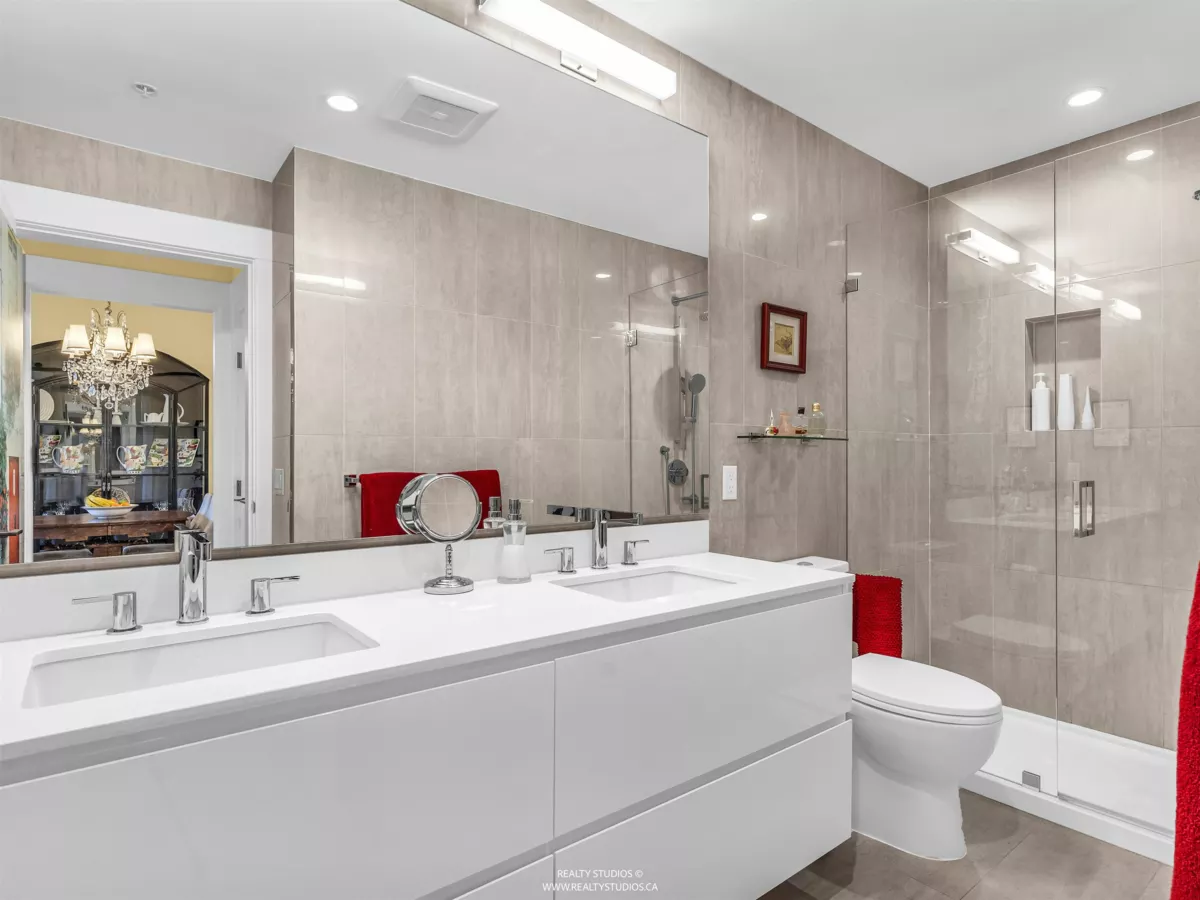 Walk-In Closet Photo of 206 715 W 15th Street, North Vancouver, BC