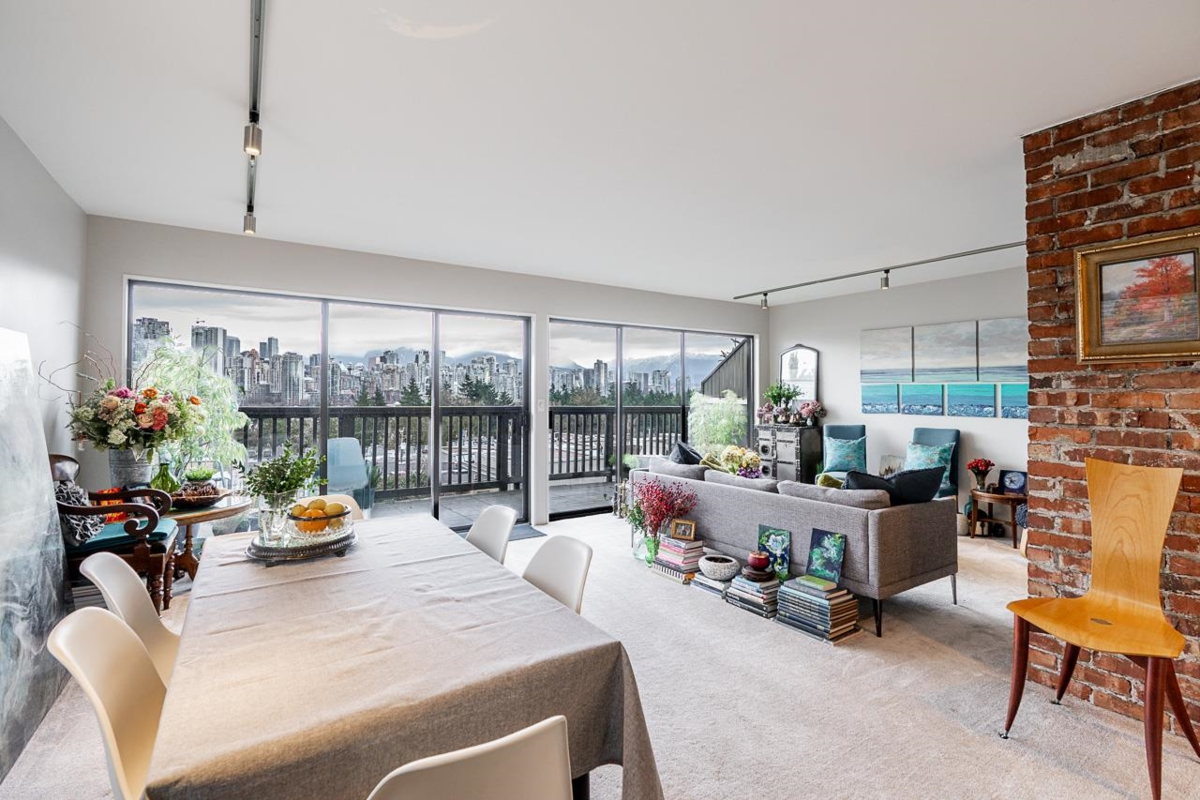 Exterior Rear Photo of 967 W 8th Avenue, Vancouver, BC