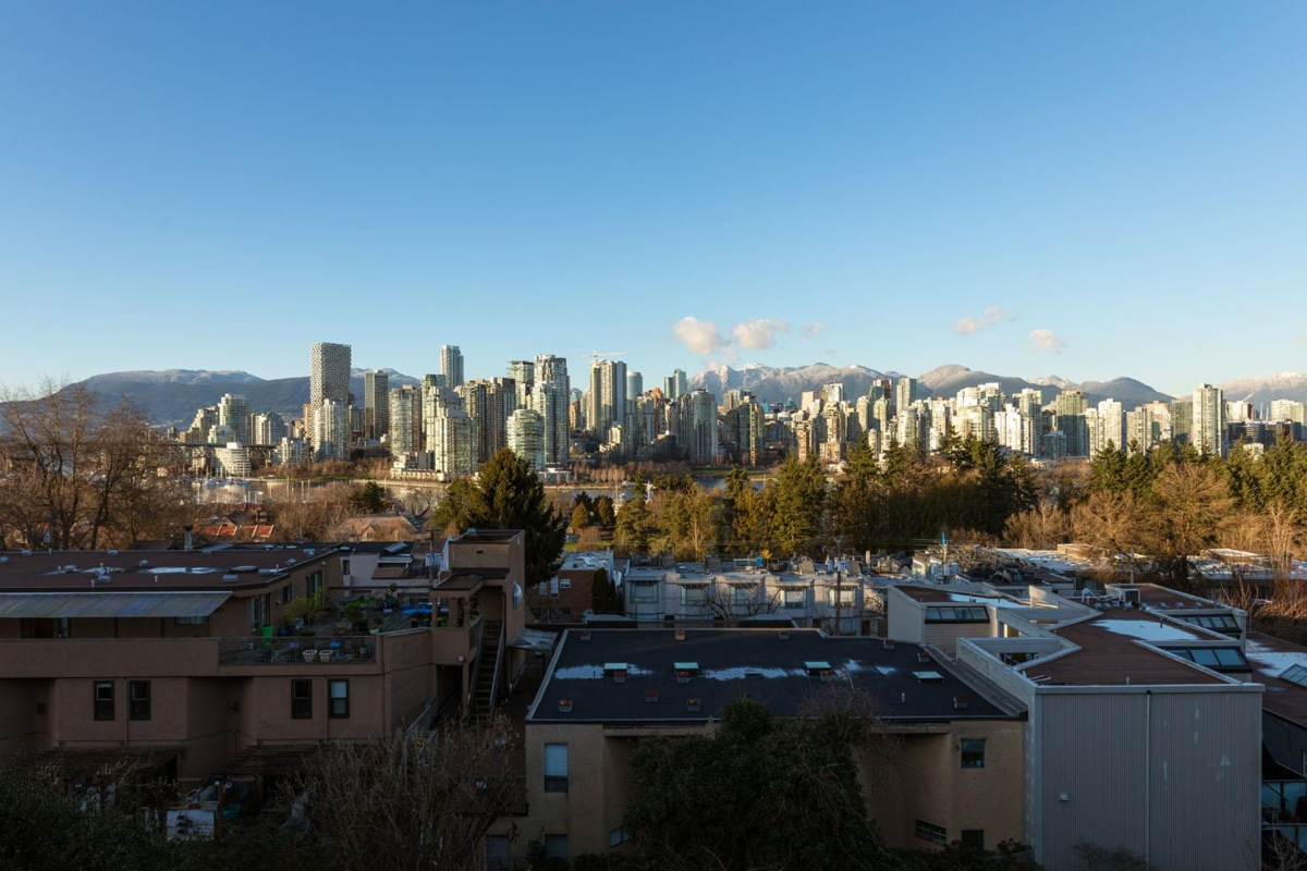 Front Yard Photo of 967 W 8th Avenue, Vancouver, BC