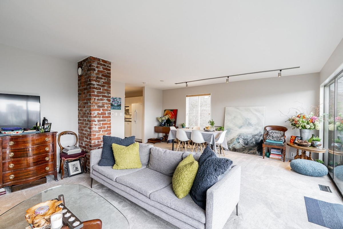 Kitchen Photo of 967 W 8th Avenue, Vancouver, BC