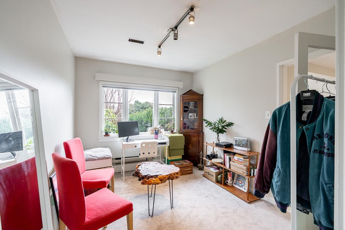 Staircase Photo of 967 W 8th Avenue, Vancouver, BC