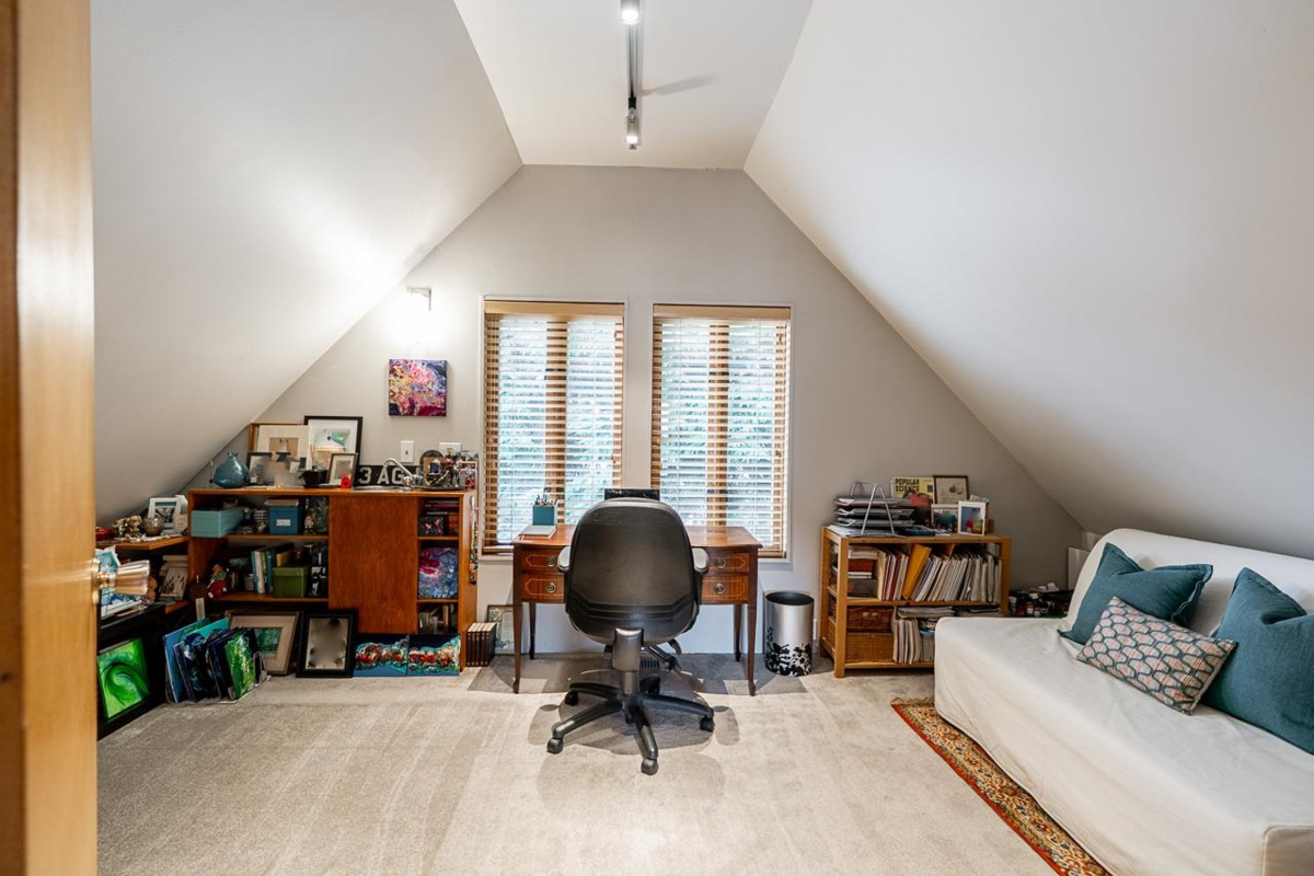 Walk-In Closet Photo of 967 W 8th Avenue, Vancouver, BC