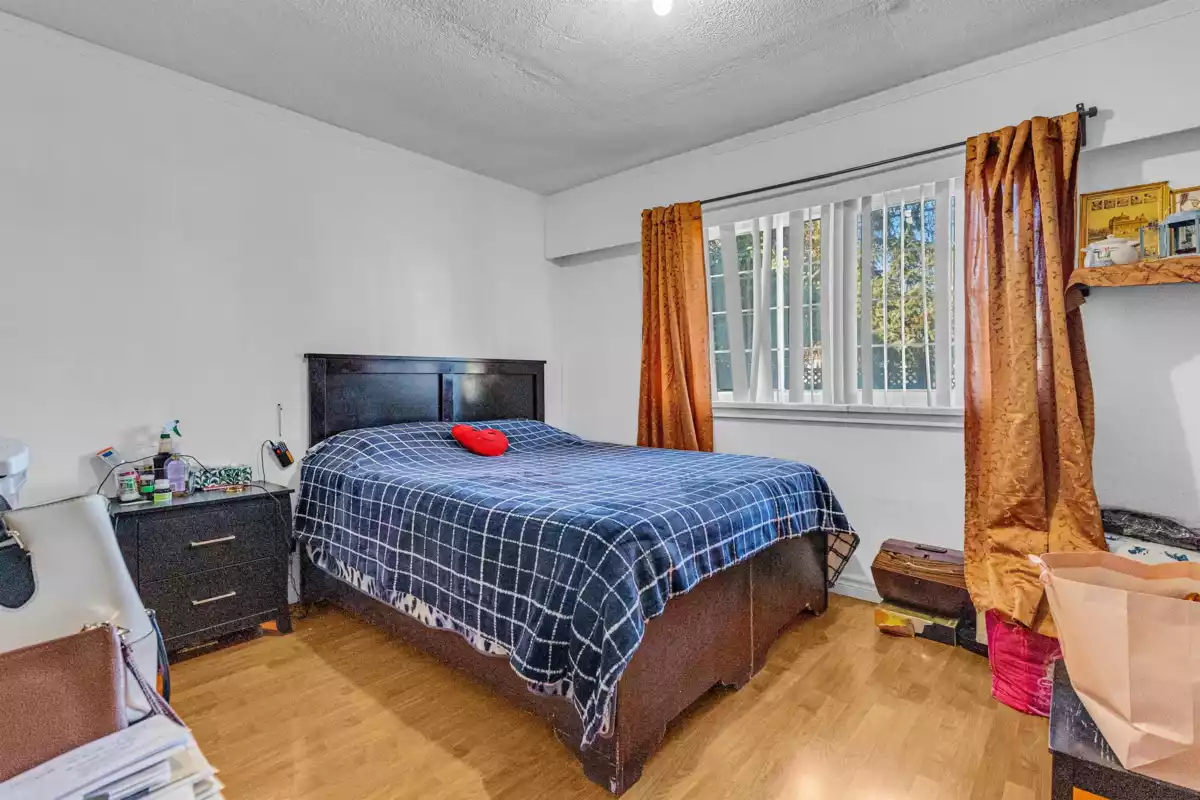 Dining Area Photo of 12420 96 Avenue, Surrey, BC