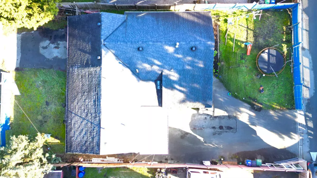 Kitchen Photo of 12420 96 Avenue, Surrey, BC