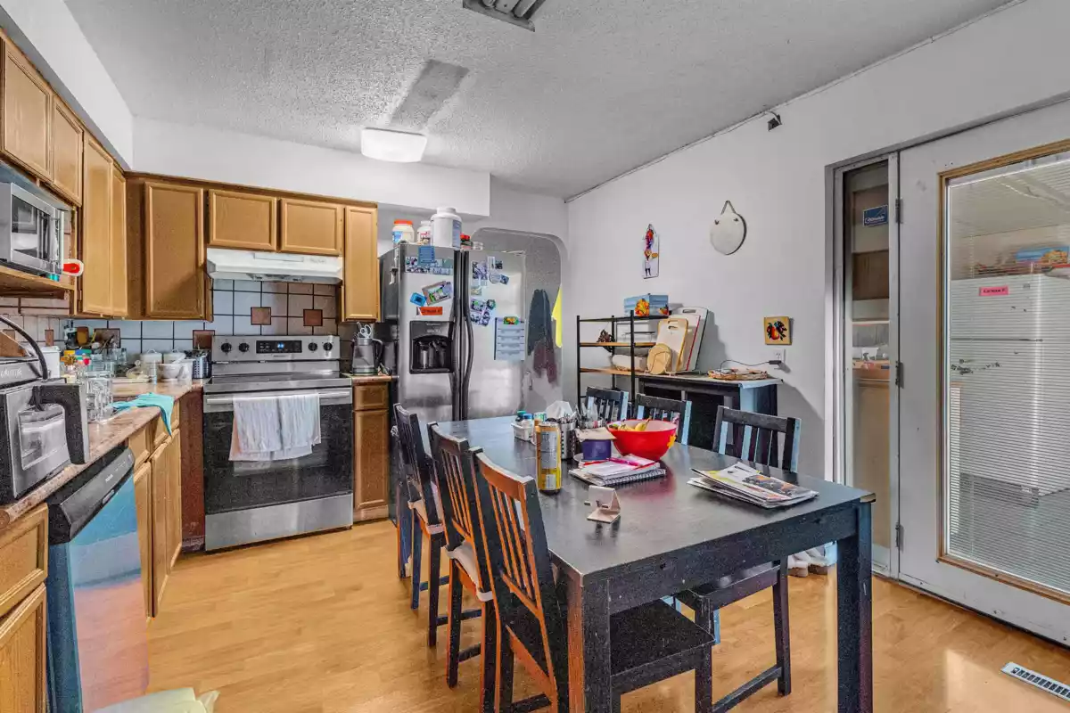 Living Room Photo of 12420 96 Avenue, Surrey, BC