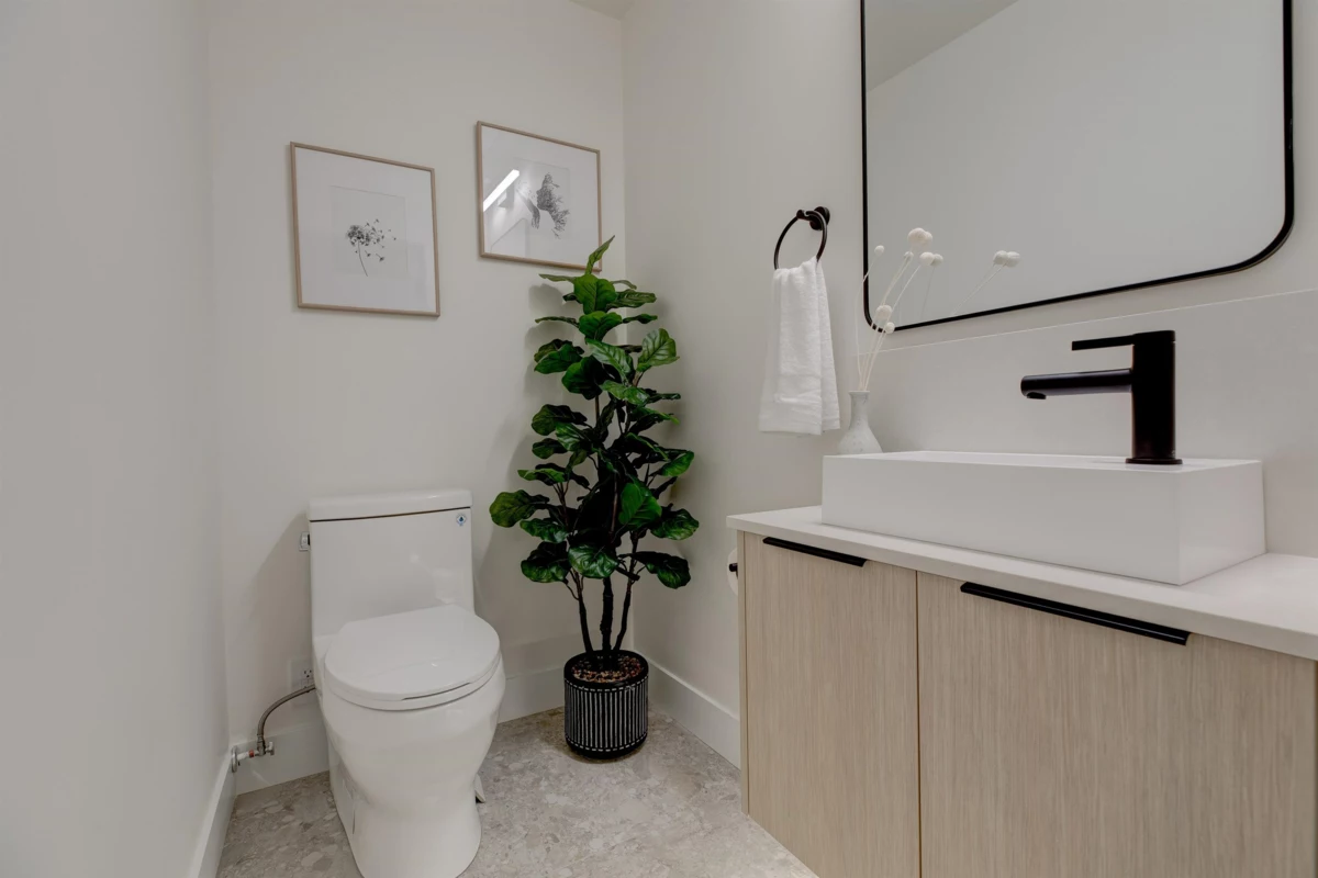 Powder Room Photo of 2 339 Keary Street, New Westminster, BC