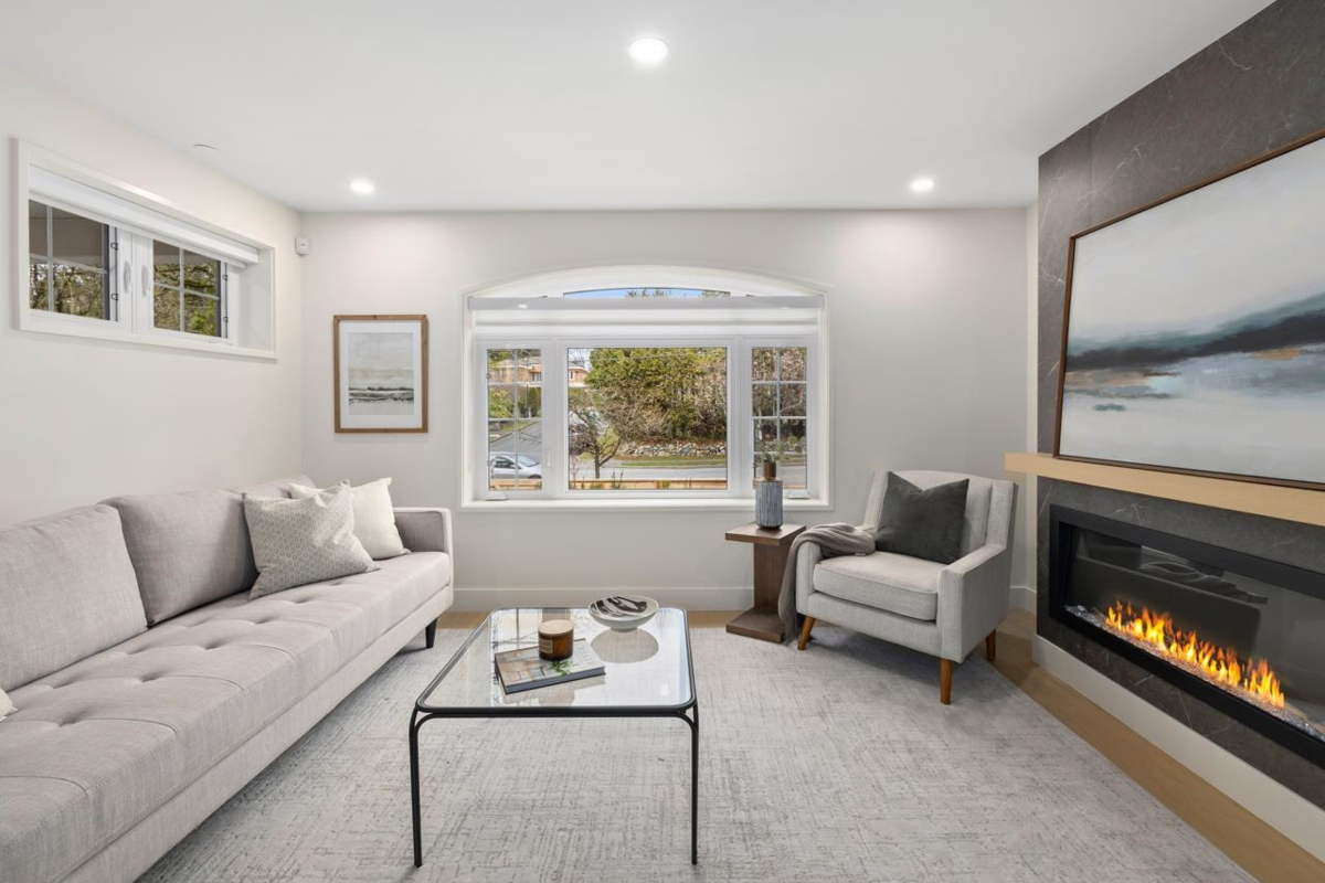 Dining Area Photo of 2438 W 49 Avenue, Vancouver, BC