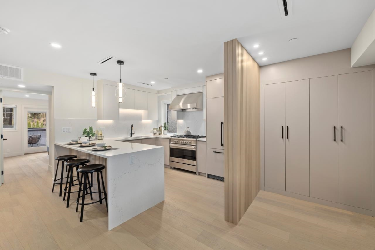 Primary Bathroom Photo of 2438 W 49 Avenue, Vancouver, BC