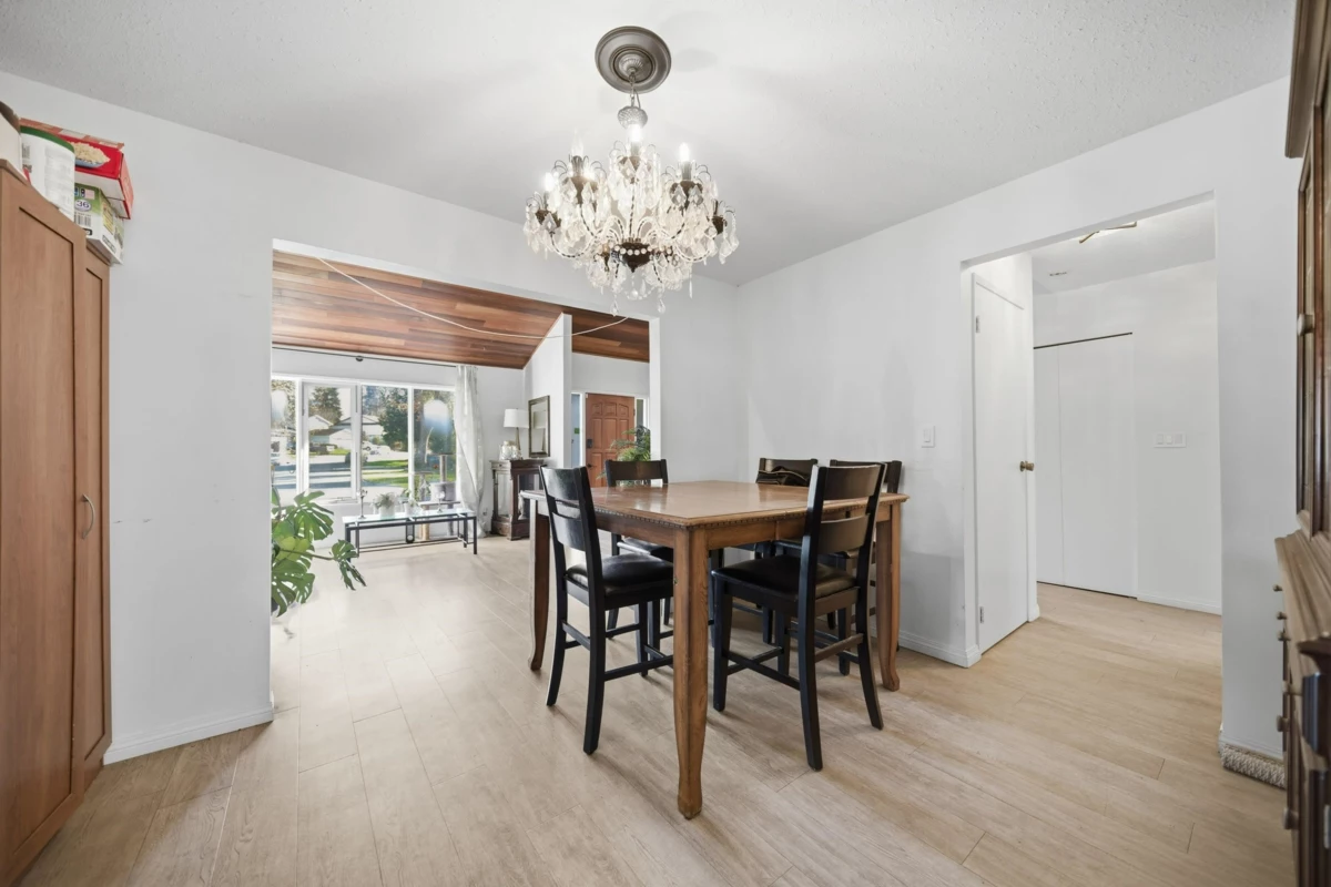 Breakfast Nook Photo of 34949 Everett Drive, Abbotsford, BC