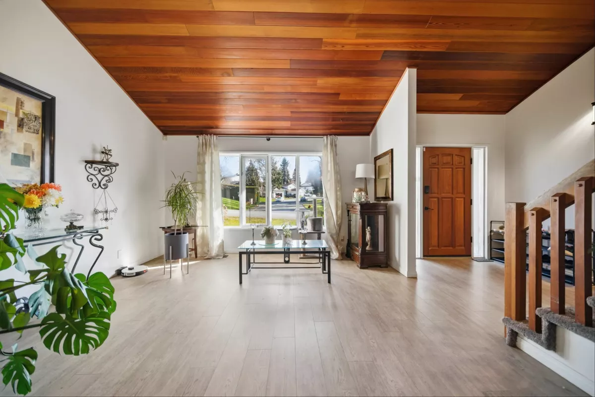 Kitchen Island Photo of 34949 Everett Drive, Abbotsford, BC