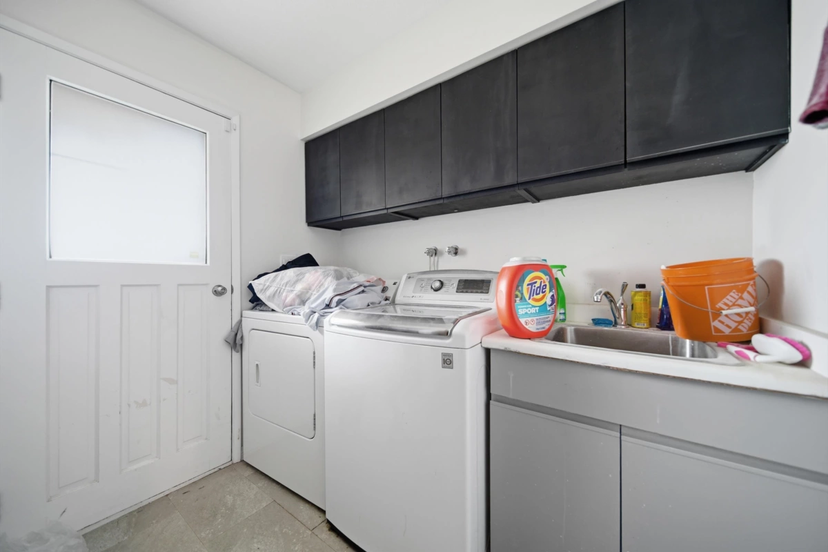 Laundry Room Photo of 34949 Everett Drive, Abbotsford, BC
