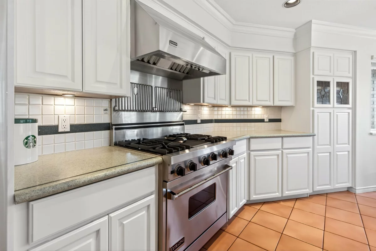 Kitchen Island Photo of 15 788 Citadel Drive, Port Coquitlam, BC