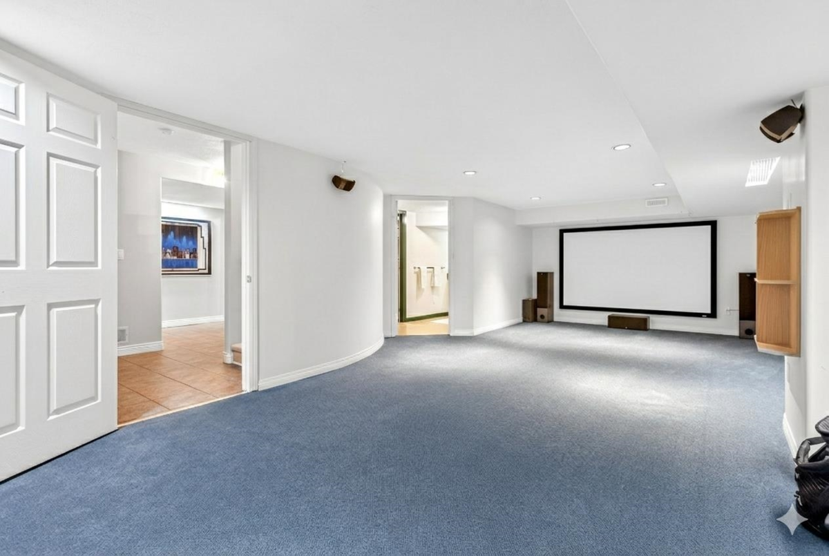 Swimming Pool Photo of 15 788 Citadel Drive, Port Coquitlam, BC