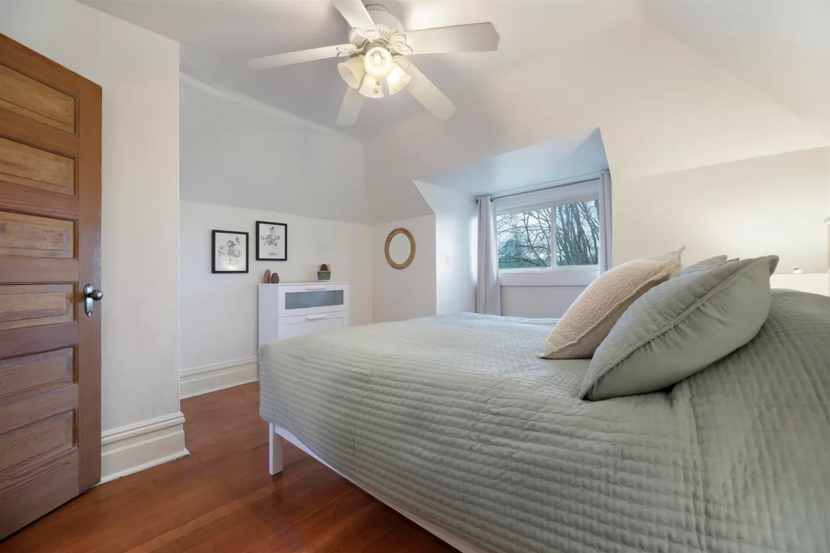 Guest Bathroom Photo of 1923 E 1st Avenue, Vancouver, BC