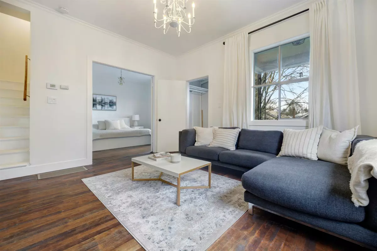 Kitchen Island Photo of 1923 E 1st Avenue, Vancouver, BC