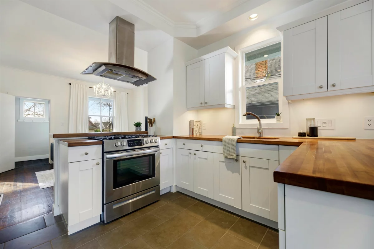 Living Room Photo of 1923 E 1st Avenue, Vancouver, BC