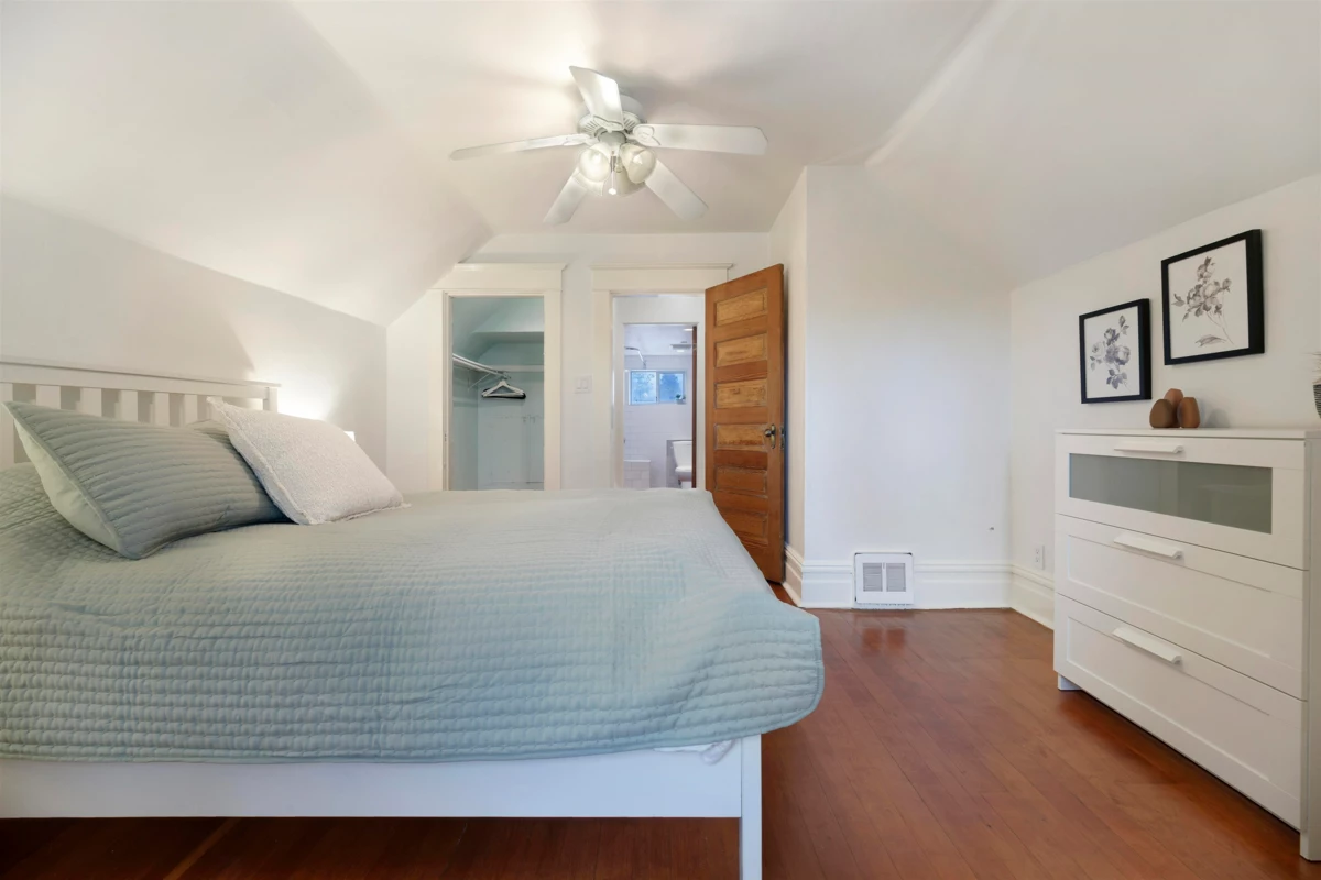 Powder Room Photo of 1923 E 1st Avenue, Vancouver, BC