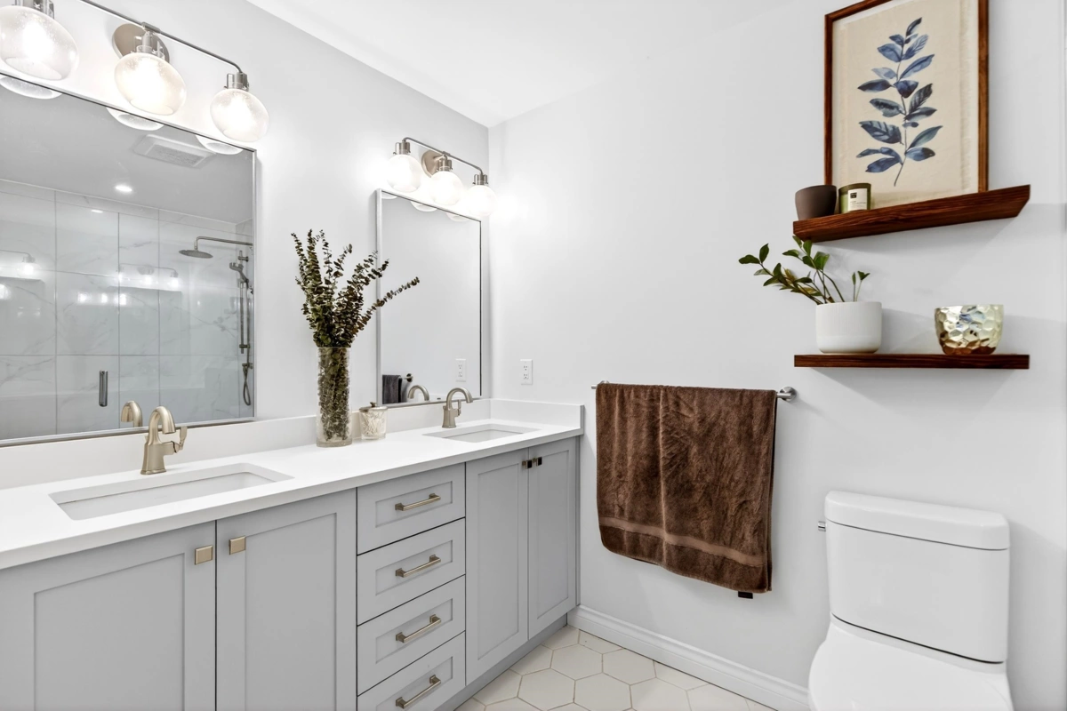 Guest Bathroom Photo of 205 1180 Falcon Drive, Coquitlam, BC