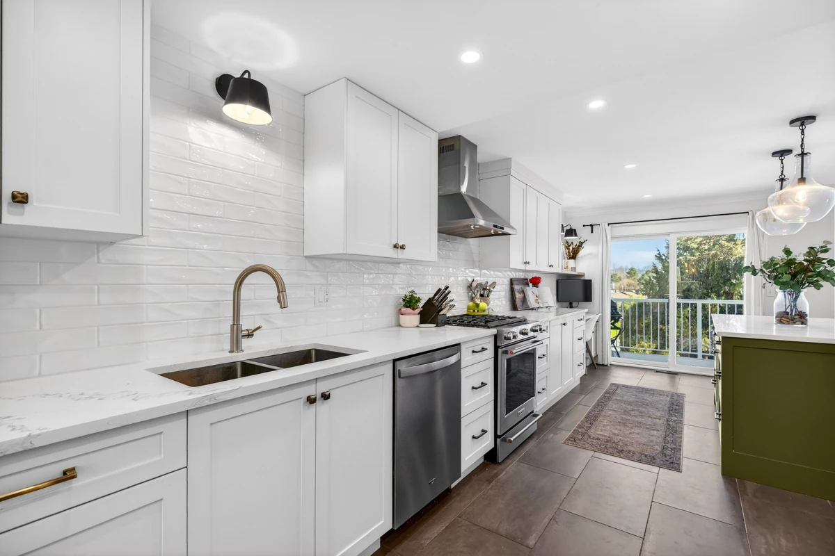 Kitchen Island Photo of 205 1180 Falcon Drive, Coquitlam, BC