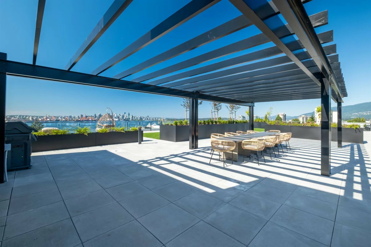 Entry Foyer Photo of 553 422 E 3rd Street, North Vancouver, BC
