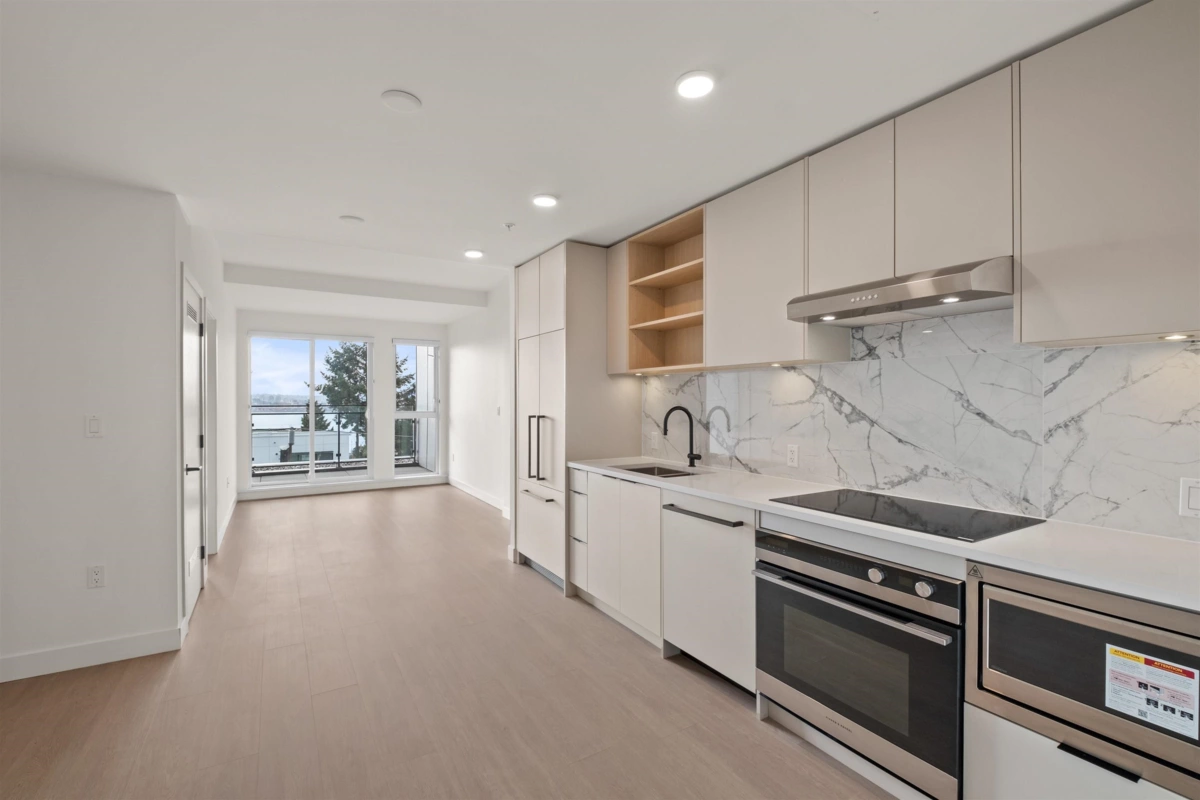 Exterior Rear Photo of 553 422 E 3rd Street, North Vancouver, BC