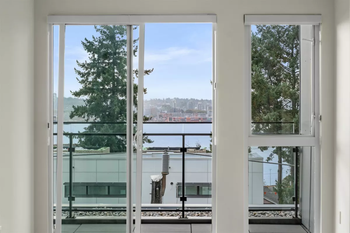 Kitchen Photo of 553 422 E 3rd Street, North Vancouver, BC