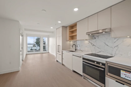 553 422 E 3rd Street, North Vancouver, BC